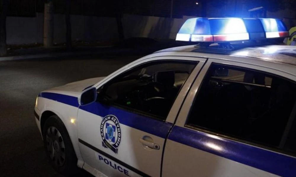 Ισχυρή έκρηξη τα ξημερώματα σε κατάστημα στον Πειραιά-Από θαύμα σώθηκε άστεγος, διαλύθηκαν καταστήματα (Βίντεο)